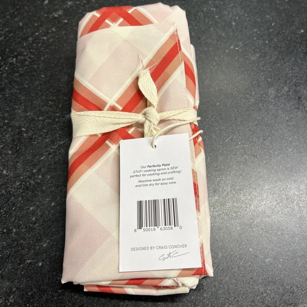 NWT Sewing Down South Cooking Apron Perfectly Plaid 27x31 Designed Craig Conover
